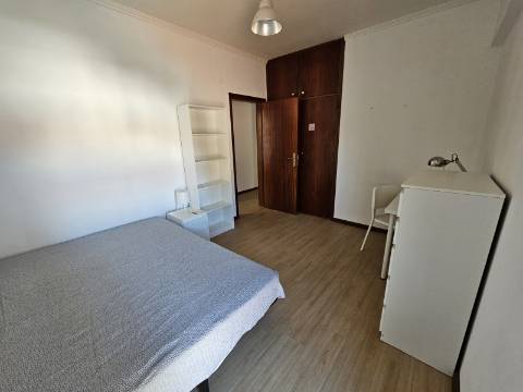Apartamento T6 - Junto à ESE