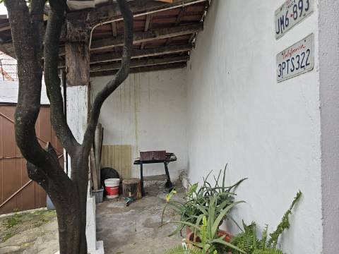 Moradia T3 com Garagem e Logradouro