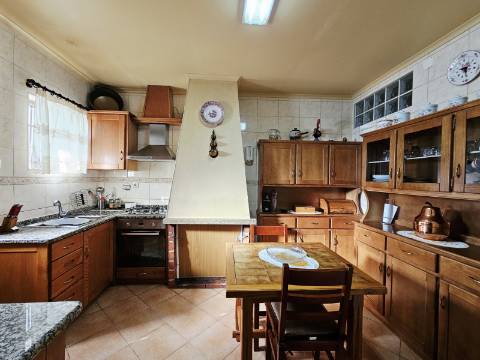 Moradia T3 com Garagem e Logradouro