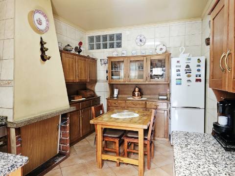 Moradia T3 com Garagem e Logradouro