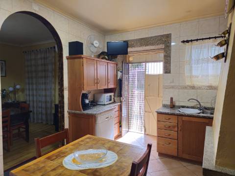 Moradia T3 com Garagem e Logradouro