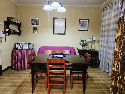 Moradia T3 com Garagem e Logradouro