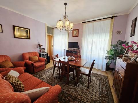 Moradia T3 com Garagem e Logradouro