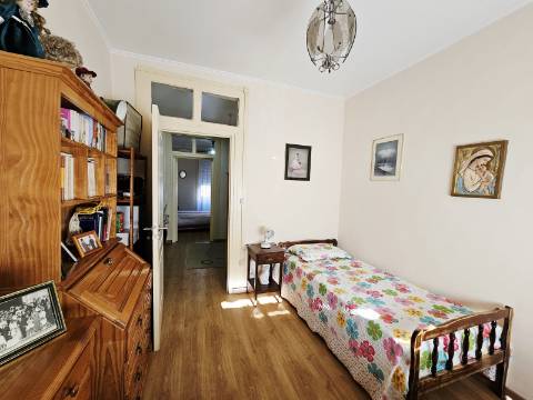 Moradia T3 com Garagem e Logradouro