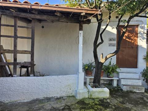 Moradia T3 com Garagem e Logradouro