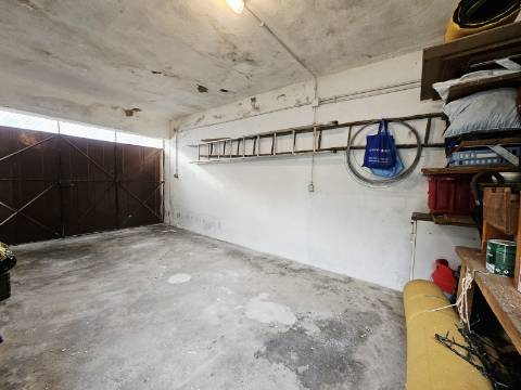 Moradia T3 com Garagem e Logradouro