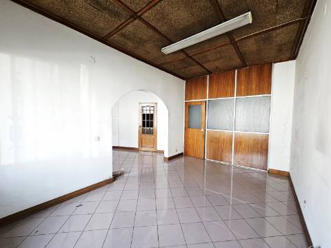 Moradia T3 com Garagem e Logradouro