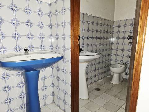 Moradia T3 com Garagem e Logradouro