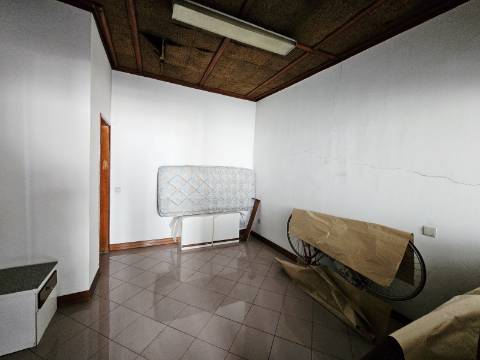 Moradia T3 com Garagem e Logradouro