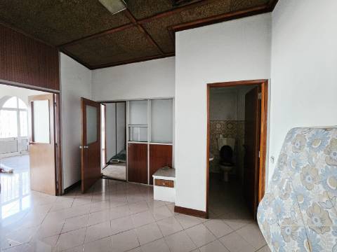 Moradia T3 com Garagem e Logradouro