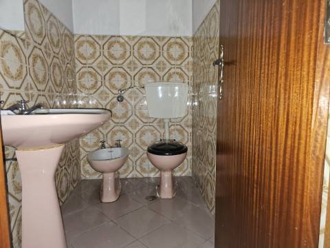 Moradia T3 com Garagem e Logradouro