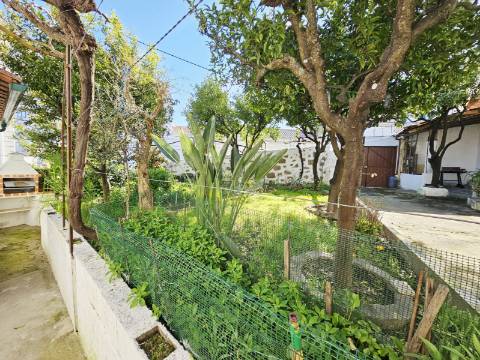 Moradia T3 com Garagem e Logradouro