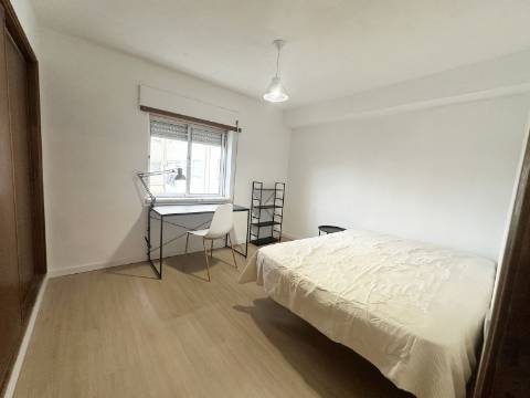 Apartamento T4 - Zona Sul