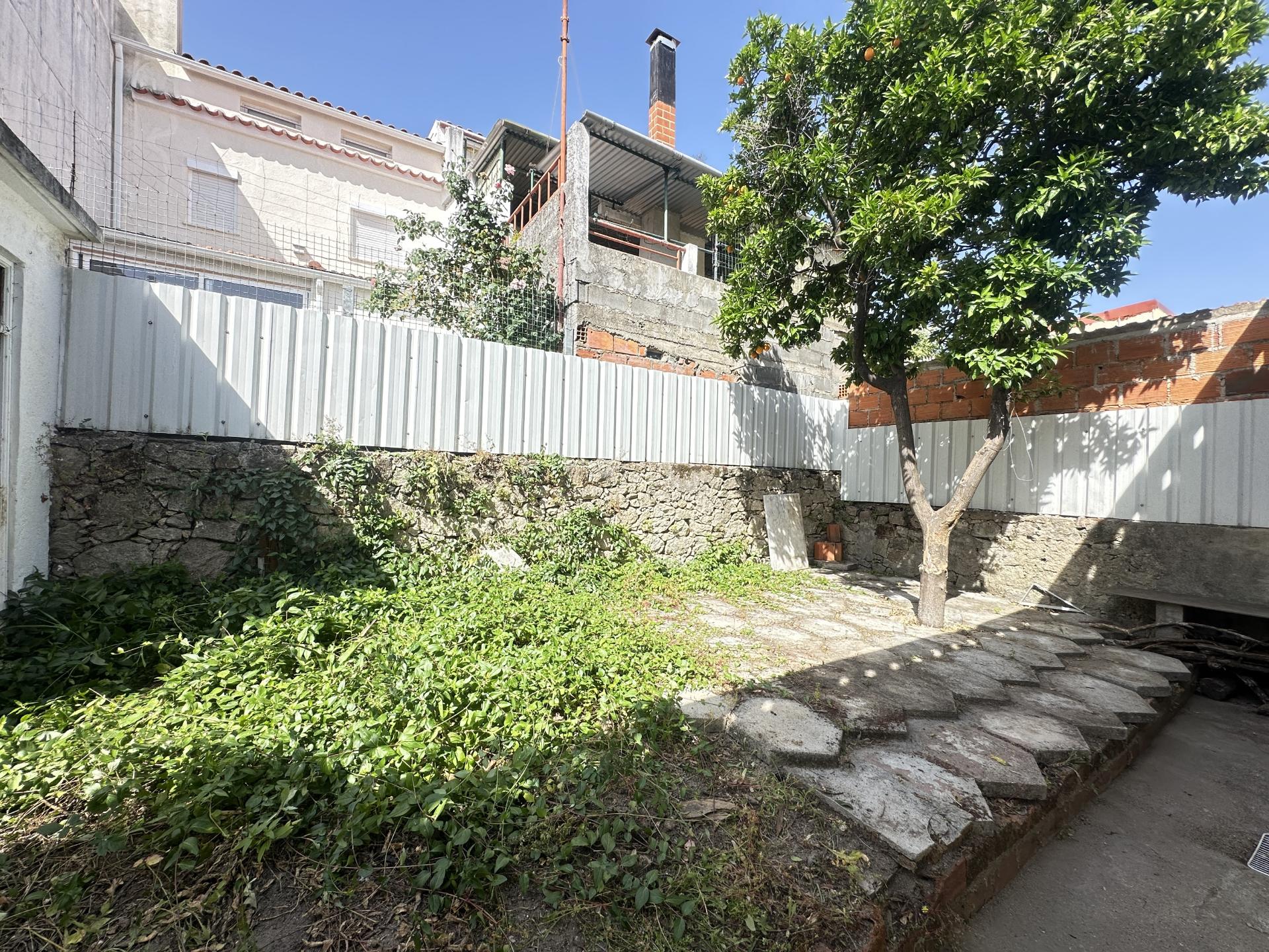 Moradia T3 com Logradouro