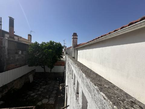 Moradia T3 com Logradouro