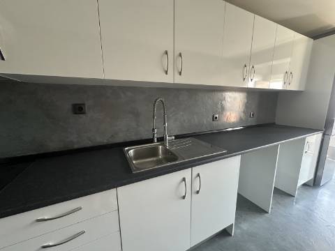 Apartamento T3 - Junto à Rotunda Europa
