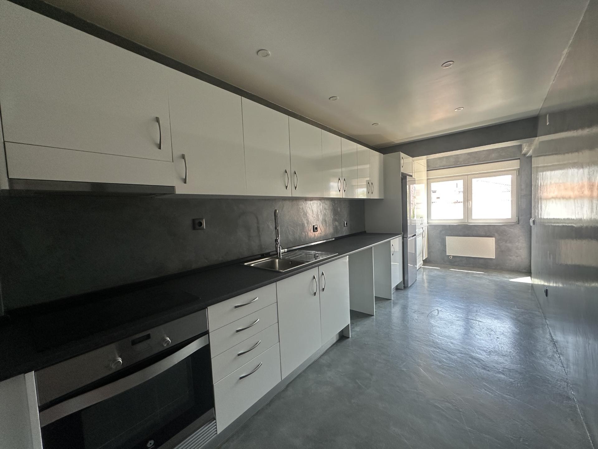 Apartamento T3 - Junto à Rotunda Europa