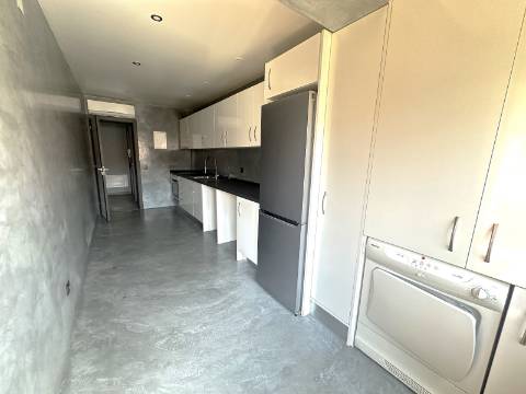 Apartamento T3 - Junto à Rotunda Europa
