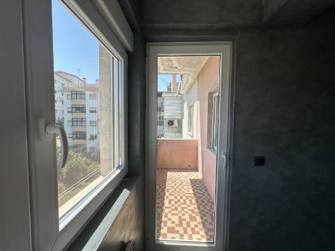Apartamento T3 - Junto à Rotunda Europa