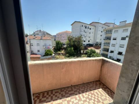 Apartamento T3 - Junto à Rotunda Europa
