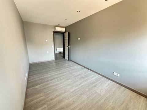 Apartamento T3 - Junto à Rotunda Europa
