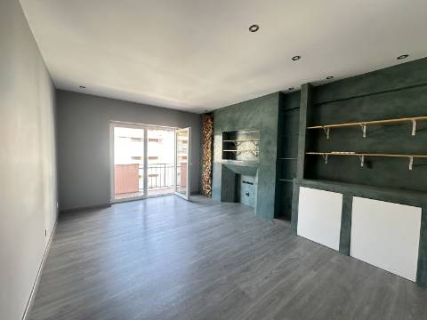 Apartamento T3 - Junto à Rotunda Europa