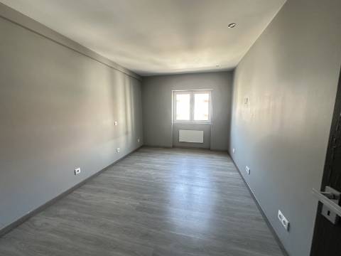 Apartamento T3 - Junto à Rotunda Europa