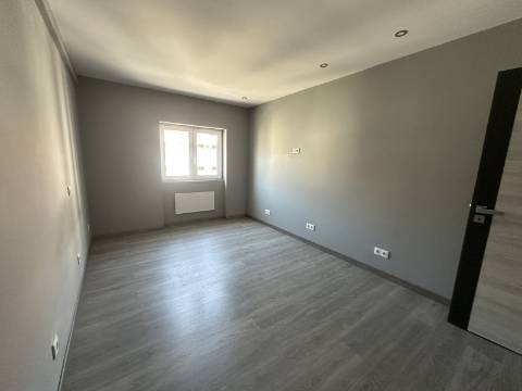 Apartamento T3 - Junto à Rotunda Europa