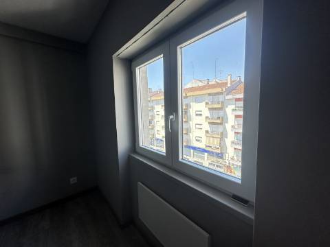 Apartamento T3 - Junto à Rotunda Europa