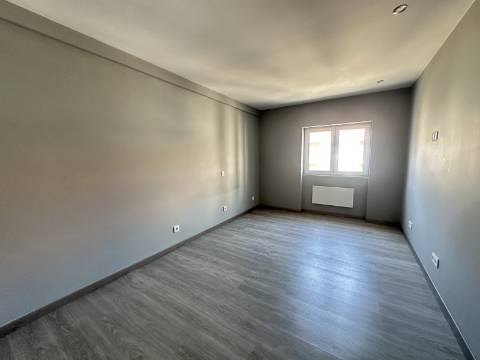 Apartamento T3 - Junto à Rotunda Europa