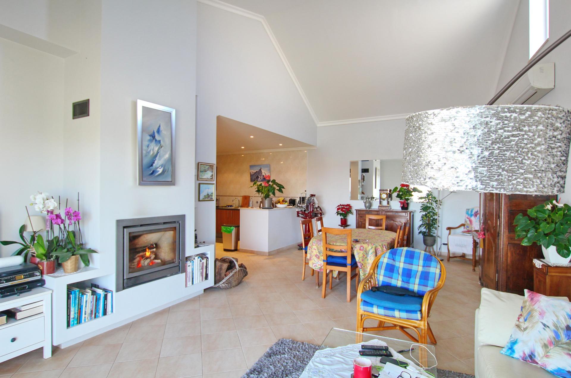 Moradia V3 com vistas deslumbrantes sobre o mar localizada perto de Vilamoura