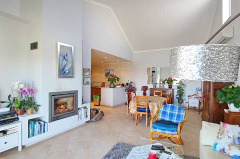 Moradia V3 com vistas deslumbrantes sobre o mar localizada perto de Vilamoura