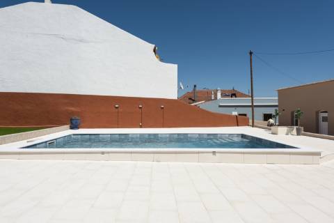 Moradia T3 com Piscina remodelada com gosto e qualidade