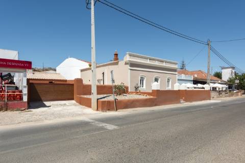 Moradia T3 com Piscina remodelada com gosto e qualidade