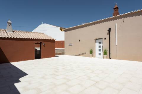 Moradia T3 com Piscina remodelada com gosto e qualidade