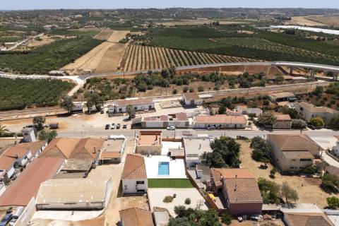 Moradia T3 com Piscina remodelada com gosto e qualidade