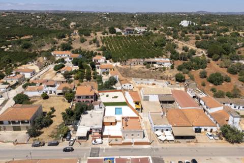 Moradia T3 com Piscina remodelada com gosto e qualidade