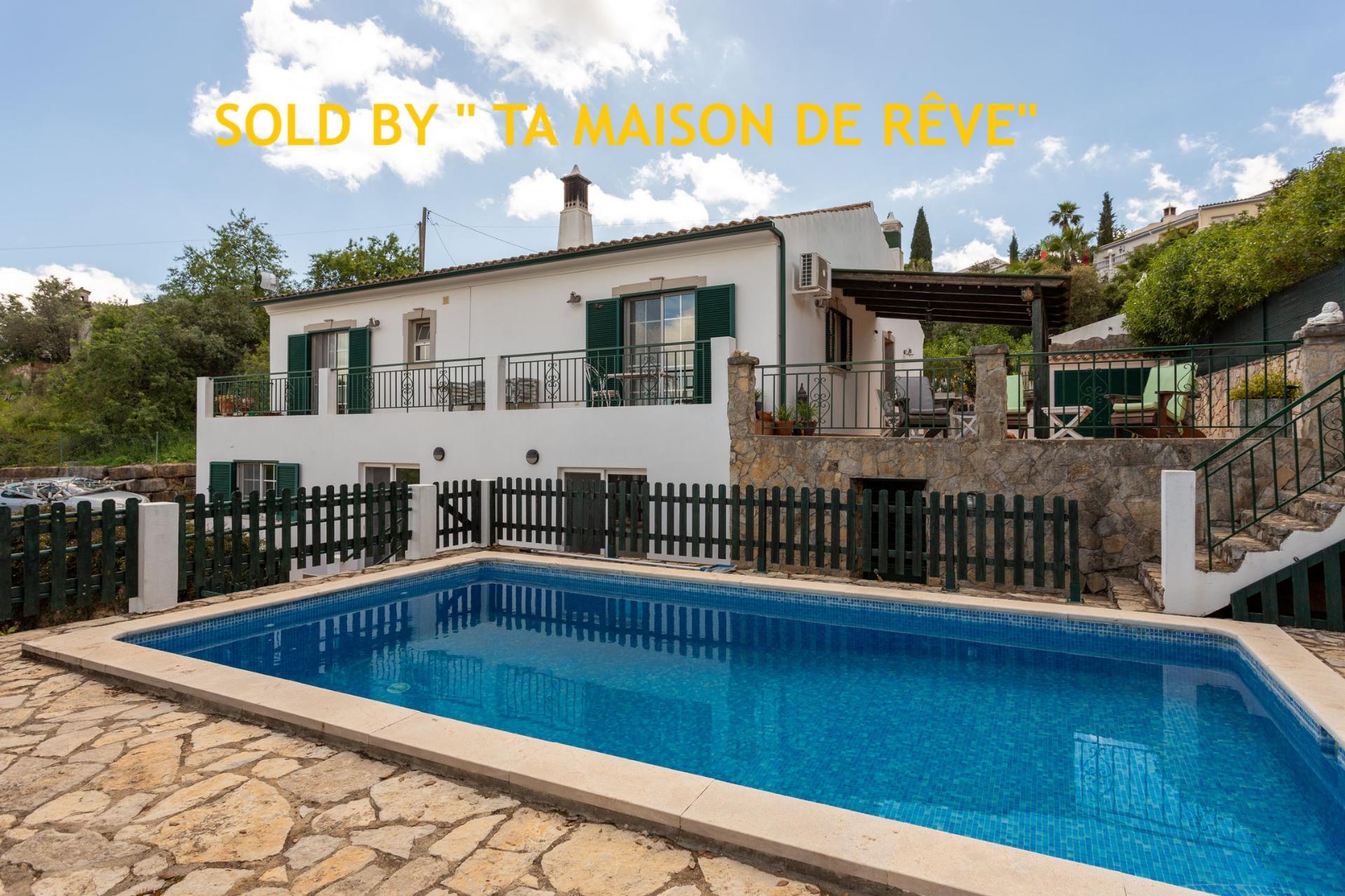 EXCLUSIVIDADE!

VENDIDA POR ' TA MAISON DE RÊVE'