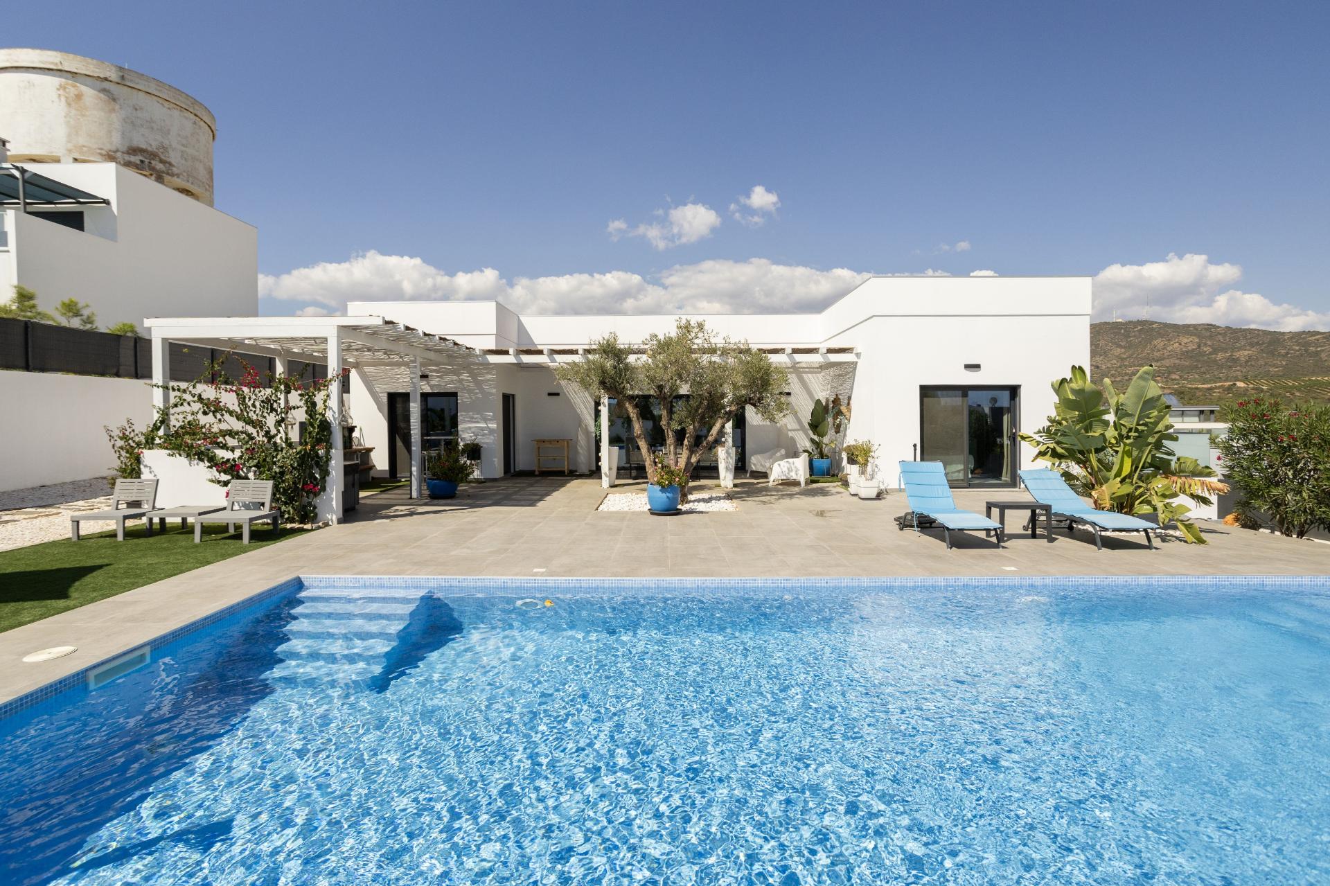 Moderna Moradia Térrea T3 com Anexo e Piscina perto Moncarapacho