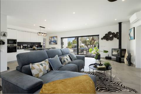 Moderna Moradia Térrea T3 com Anexo e Piscina perto Moncarapacho