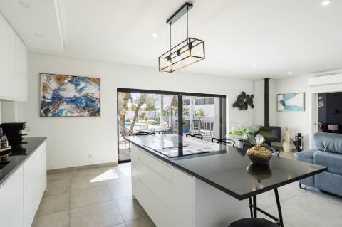 Moderna Moradia Térrea T3 com Anexo e Piscina perto Moncarapacho