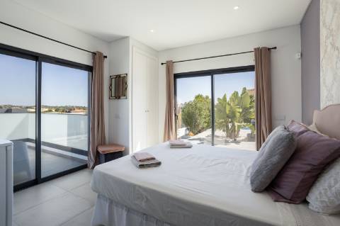 Moderna Moradia Térrea T3 com Anexo e Piscina perto Moncarapacho