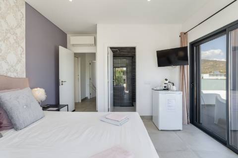 Moderna Moradia Térrea T3 com Anexo e Piscina perto Moncarapacho