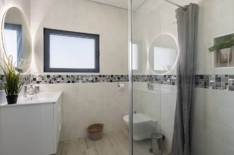 Moderna Moradia Térrea T3 com Anexo e Piscina perto Moncarapacho