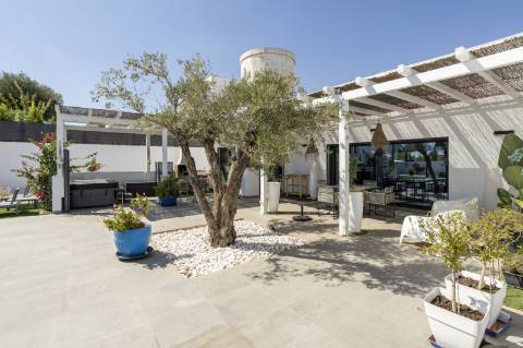 Moderna Moradia Térrea T3 com Anexo e Piscina perto Moncarapacho