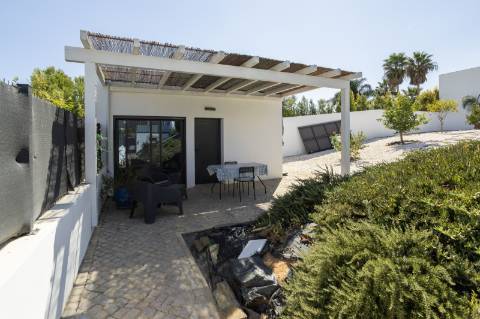 Moderna Moradia Térrea T3 com Anexo e Piscina perto Moncarapacho