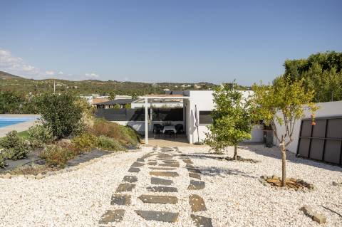 Moderna Moradia Térrea T3 com Anexo e Piscina perto Moncarapacho