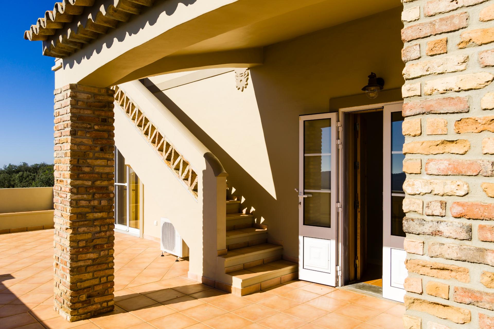 Propriedade Estilo Quinta Recém-Construída em Ambiente Rural Perto de Loulé