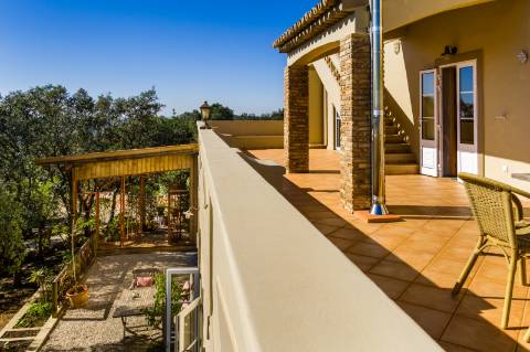 Propriedade Estilo Quinta Recém-Construída em Ambiente Rural Perto de Loulé