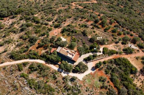 Propriedade Estilo Quinta Recém-Construída em Ambiente Rural Perto de Loulé